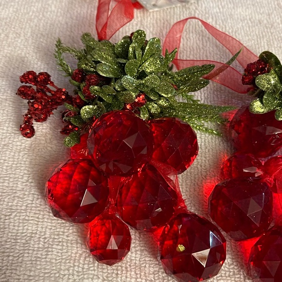 Pair of Beautiful Red Grape Ornaments with Mistletoe - Picture 3 of 9